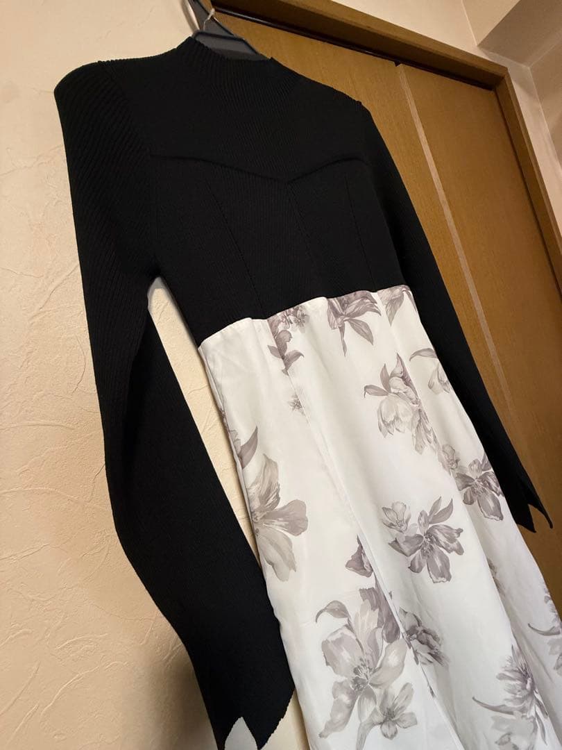 フラワードッキングロングスリーブワンピース