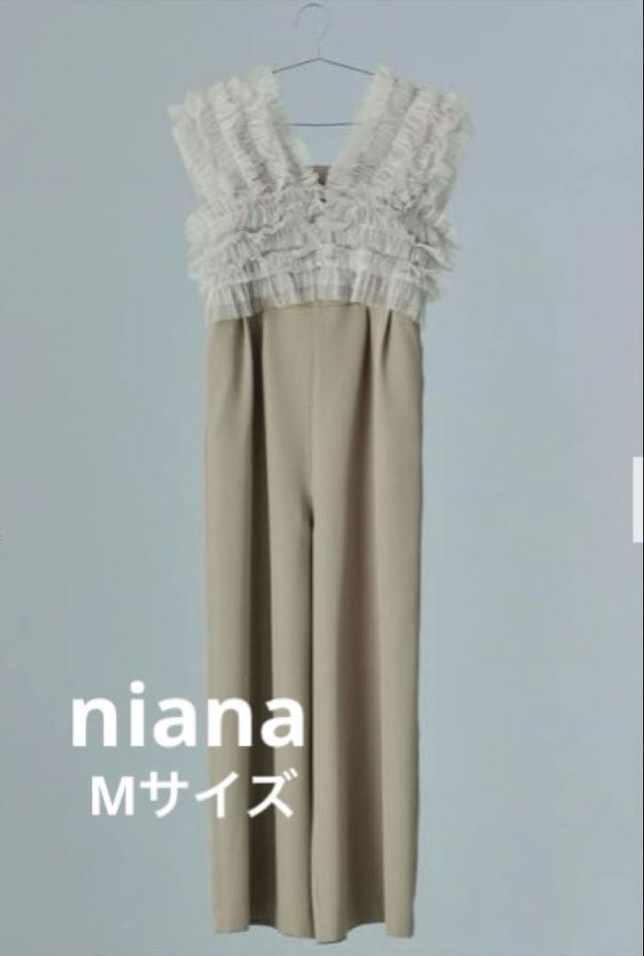 フリル付きベージュワイドレッグオールインワン