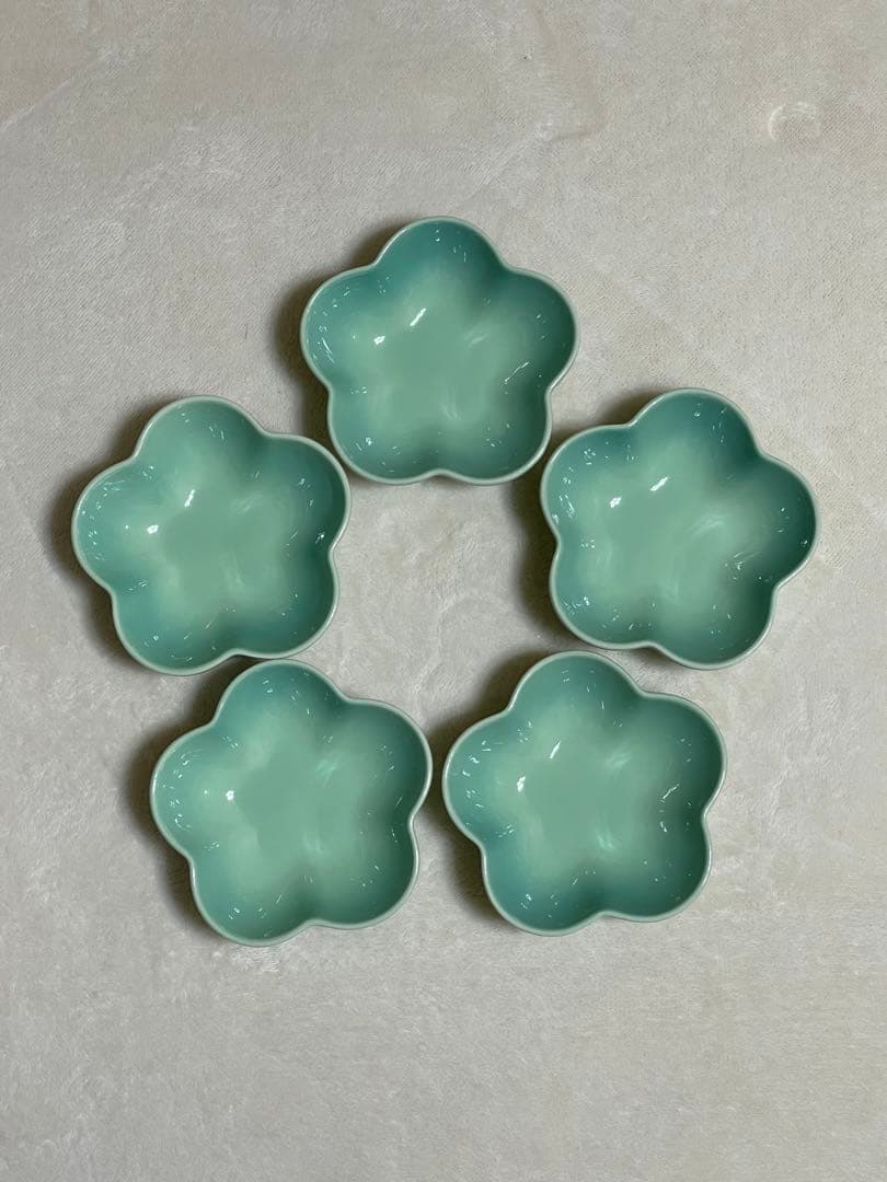 ほぼ新品未使用　ル・クルーゼ　フラワーボウル　ターコイズ？　５枚セット