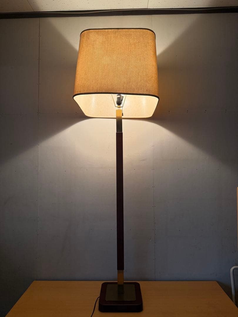 【引き取り可】 シンプルな布製シェードのフロアスタンド家財便