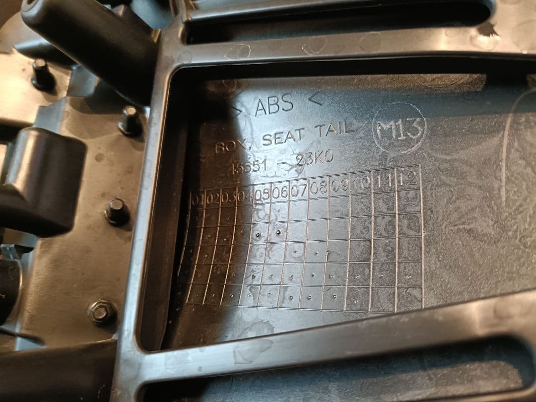 【とるとる様】GSX-S125/R125 純正シングルシートカウル