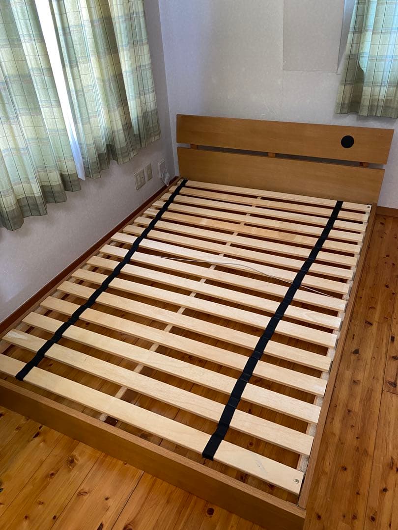 [引き取り限定] 木製 すのこＷベッド 約200cm x 約140cm