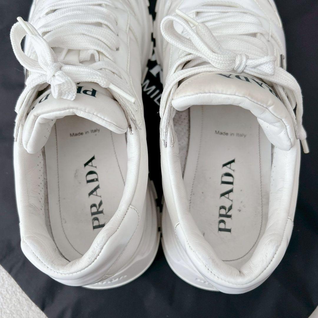 PRADA ホワイト スニーカーRE-NYLON レザー 三角プレート ホワイト