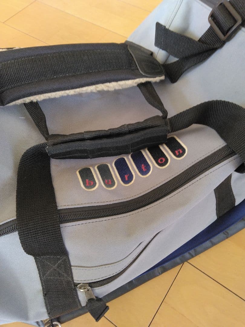 Burton スノーボード　トラベルダッフルバッグ　おおよそ70Lサイズです！