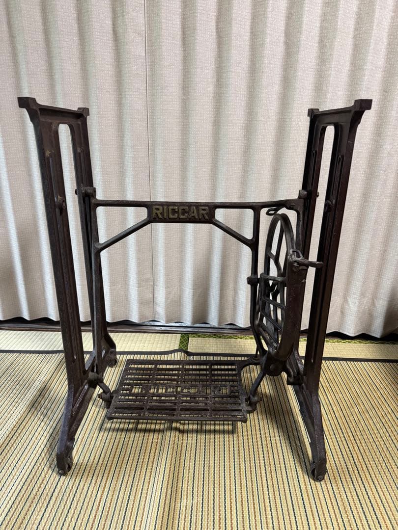 リッカーミシン　足踏みミシン脚　アンティーク　RICCARミシン脚