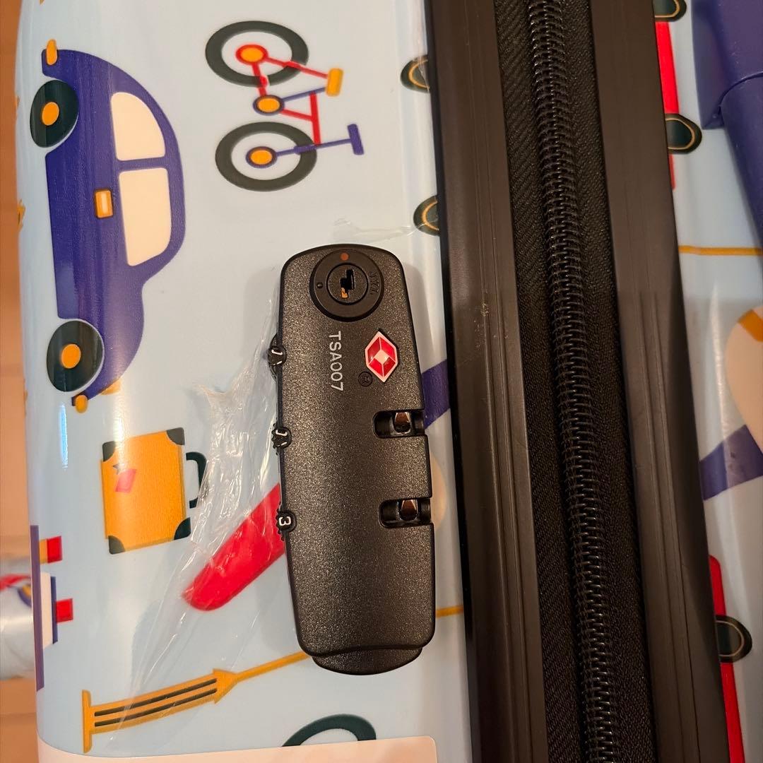 子供が乗れる　デザインキャリーケース