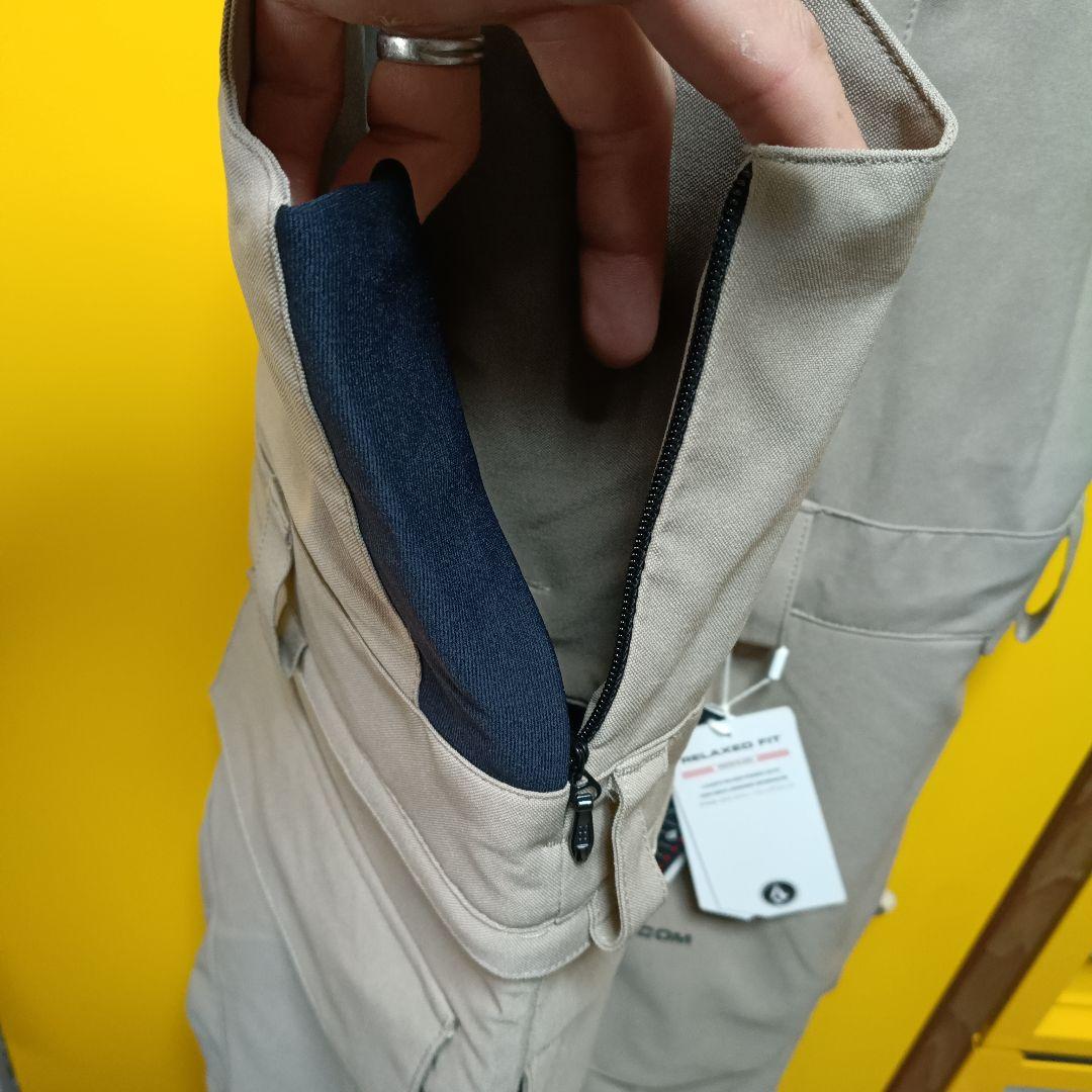 スノーボード　ボルコム　ビブパンツ　ブラウン　Lサイズ　新品