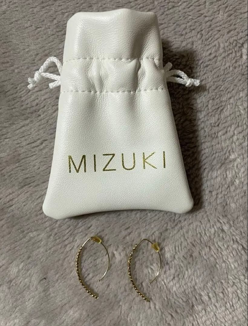 MIZUKI K14YG スモールバナナフープピアス