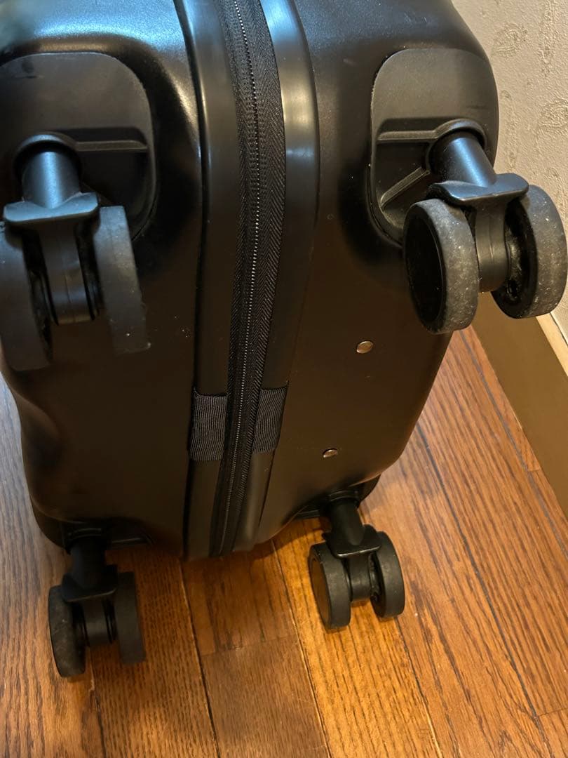 ゆ*こ様 クラッシュバゲージ ブラック キャリーケース