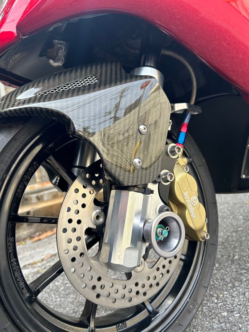 沖縄からアドレスＶ１２５シリーズ用カーボンフロントフェンダー油漢？