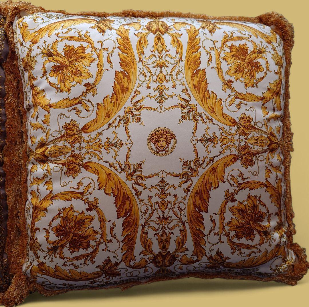 メリーランド10%OFF　新品　ベルサーチ ロゴ入りクッション 2個セット