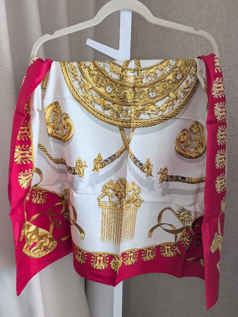 【美品】HERMÈS スカーフ 　カレ90