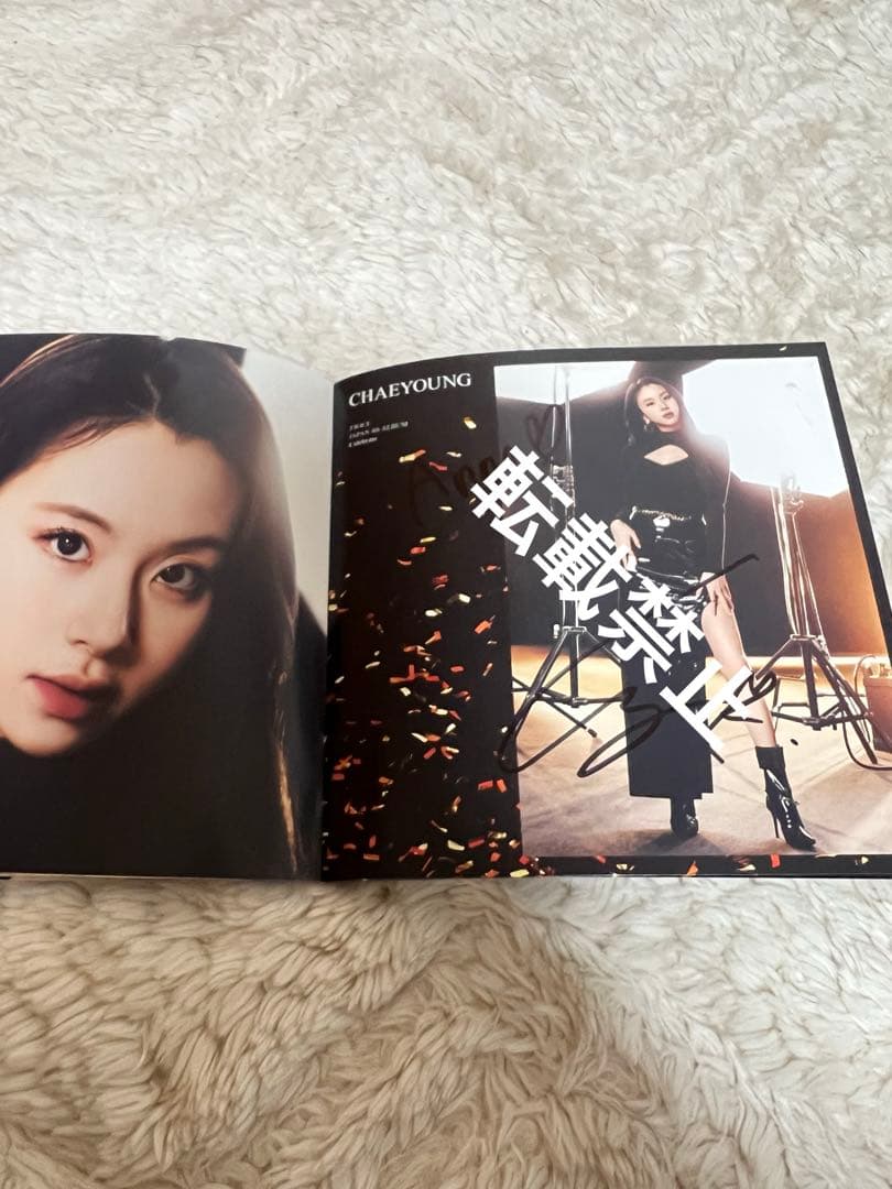 TWICE celebrate メンバー全員直筆サイン入りブック