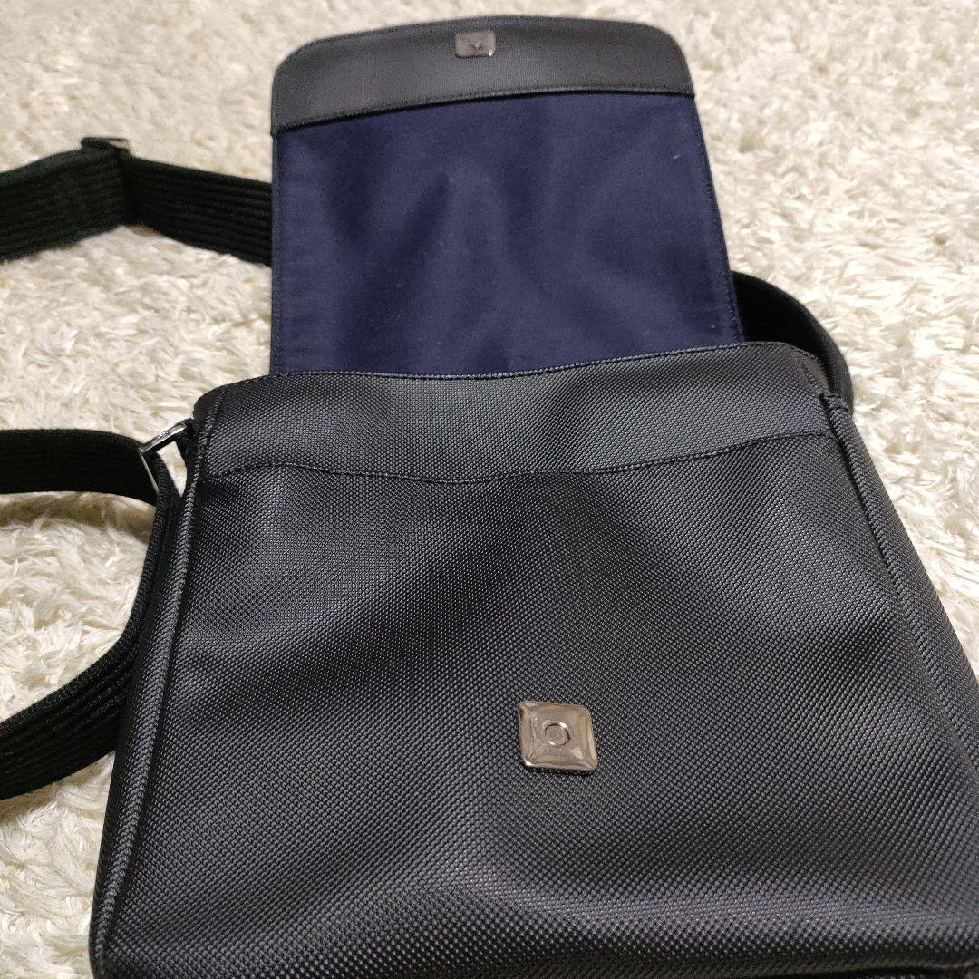 LACOSTE ラコステ メンズクラシック スリムフラップサッチェルバッグ 黒