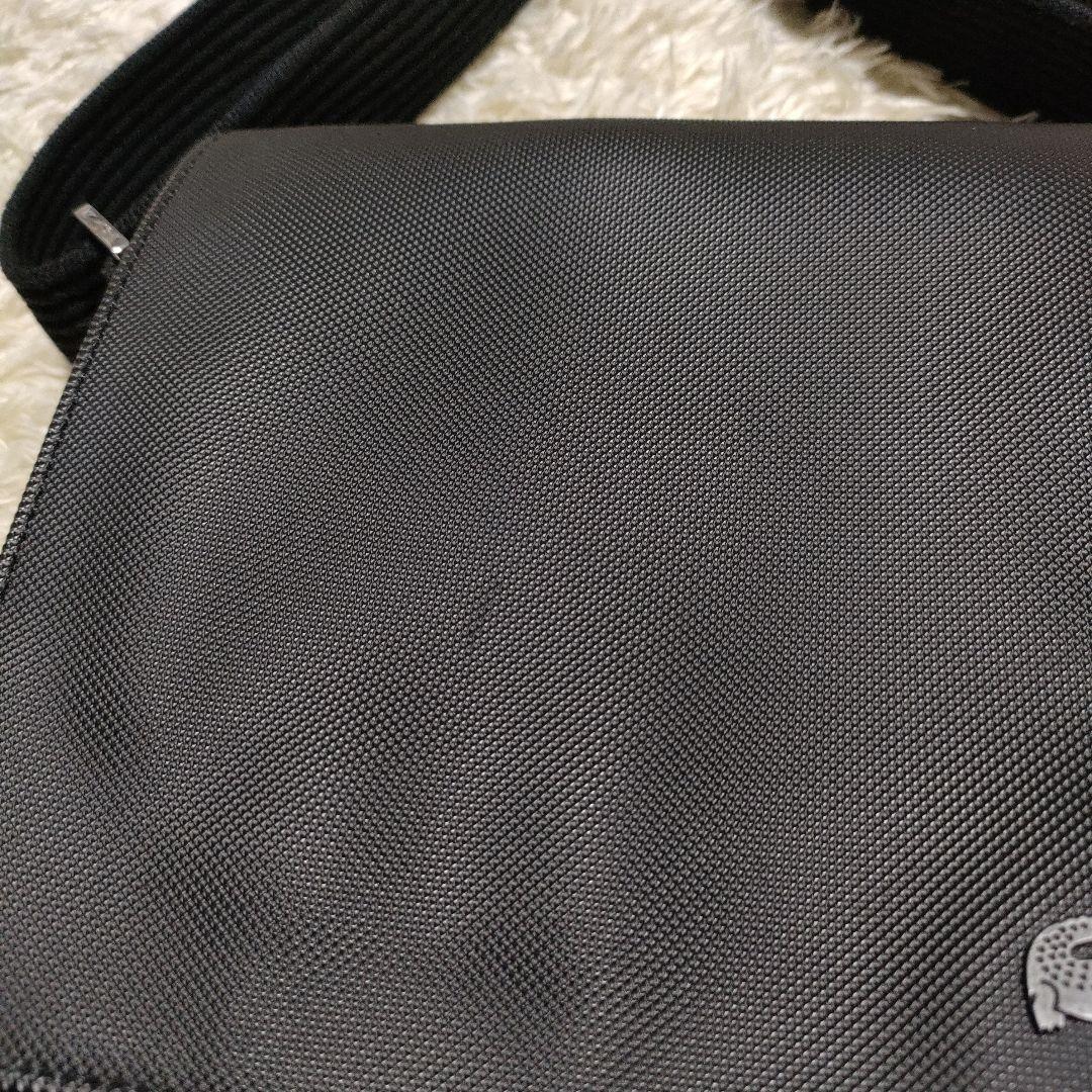 LACOSTE ラコステ メンズクラシック スリムフラップサッチェルバッグ 黒