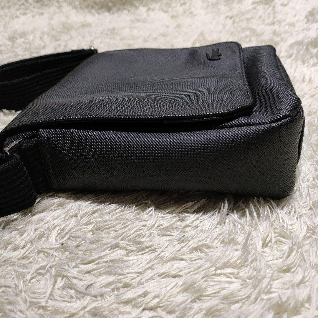 LACOSTE ラコステ メンズクラシック スリムフラップサッチェルバッグ 黒