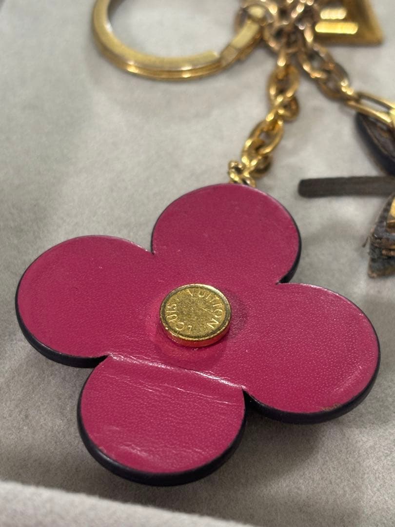 LOUIS VUITTON キーホルダー ポルト クレ ブルーミング フラワー