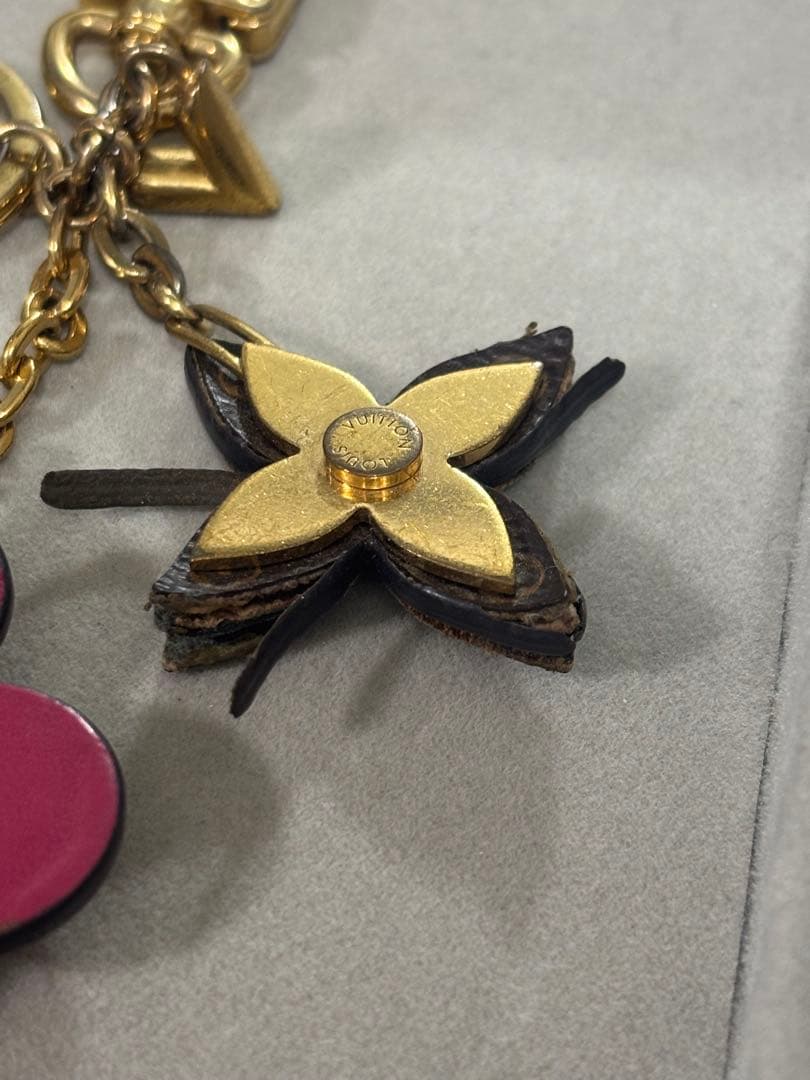LOUIS VUITTON キーホルダー ポルト クレ ブルーミング フラワー
