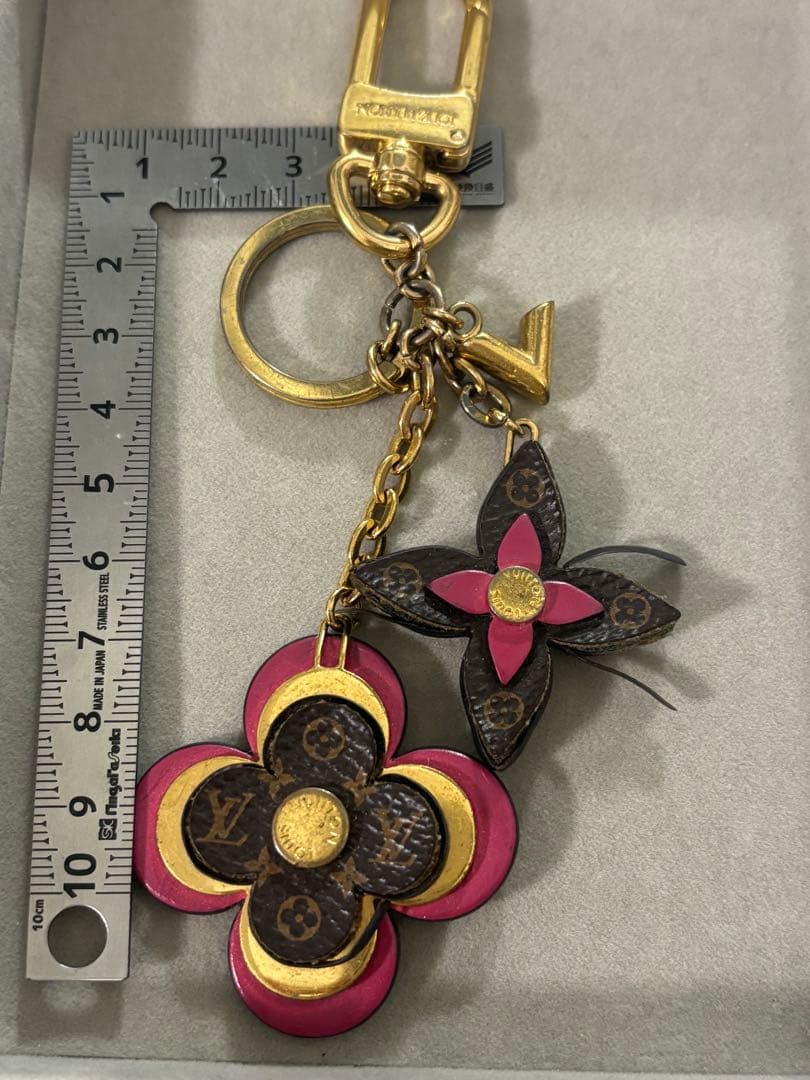 LOUIS VUITTON キーホルダー ポルト クレ ブルーミング フラワー