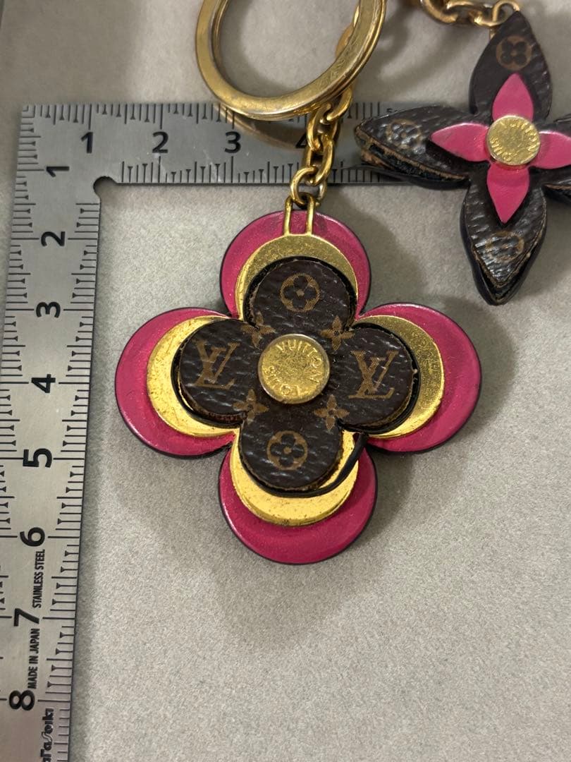 LOUIS VUITTON キーホルダー ポルト クレ ブルーミング フラワー