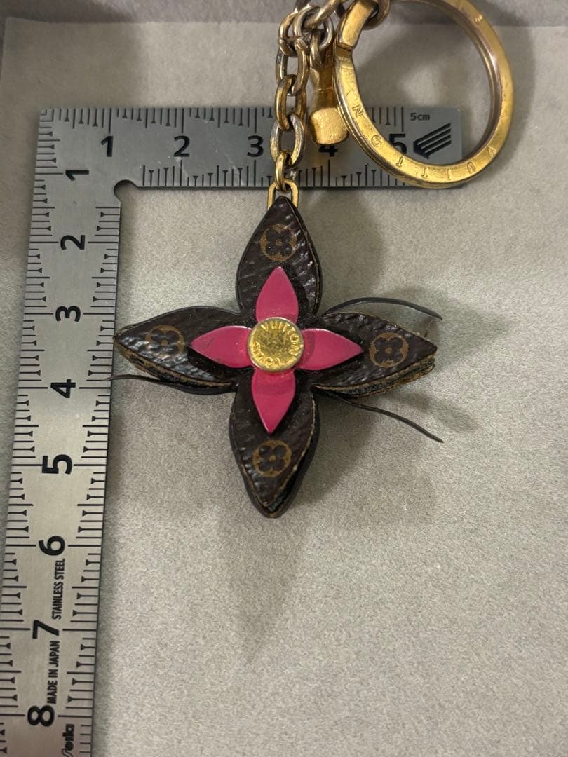 LOUIS VUITTON キーホルダー ポルト クレ ブルーミング フラワー