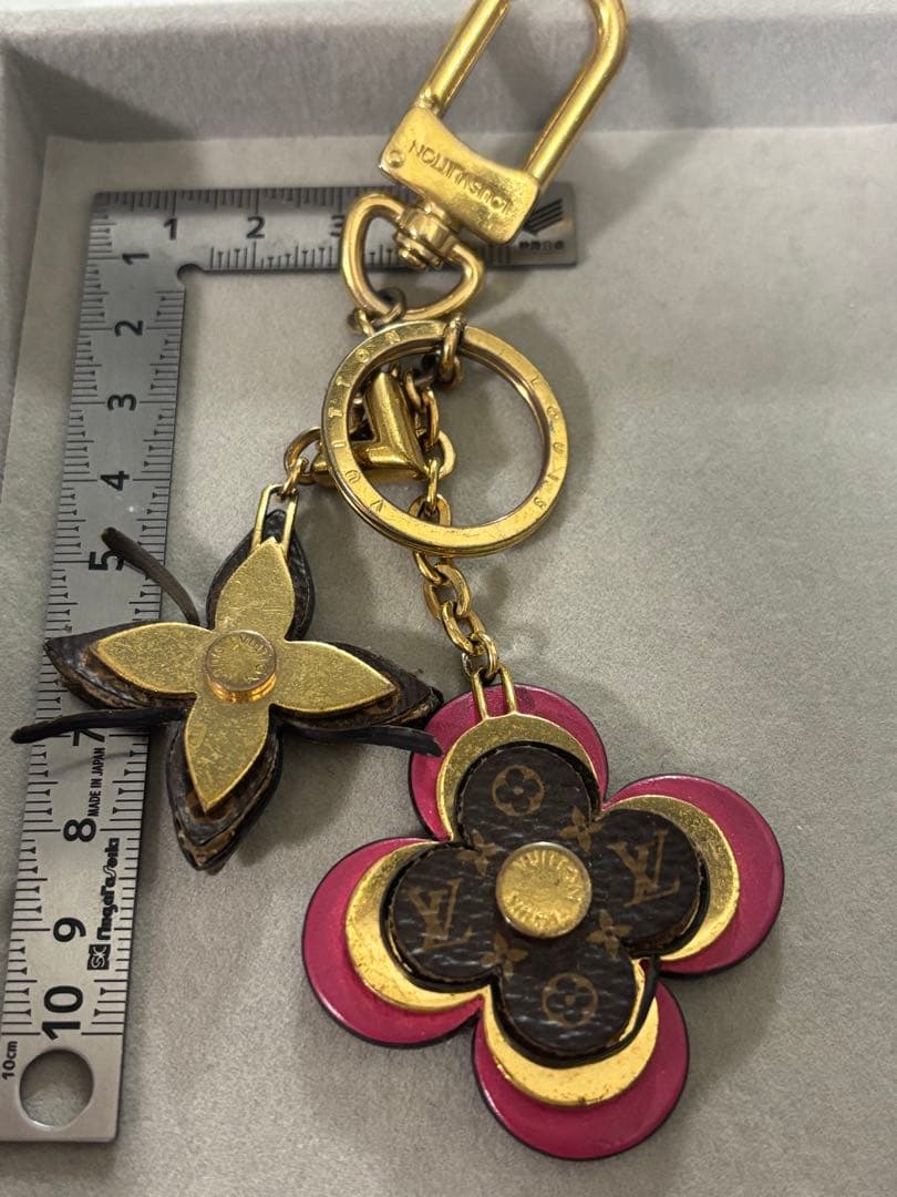 LOUIS VUITTON キーホルダー ポルト クレ ブルーミング フラワー