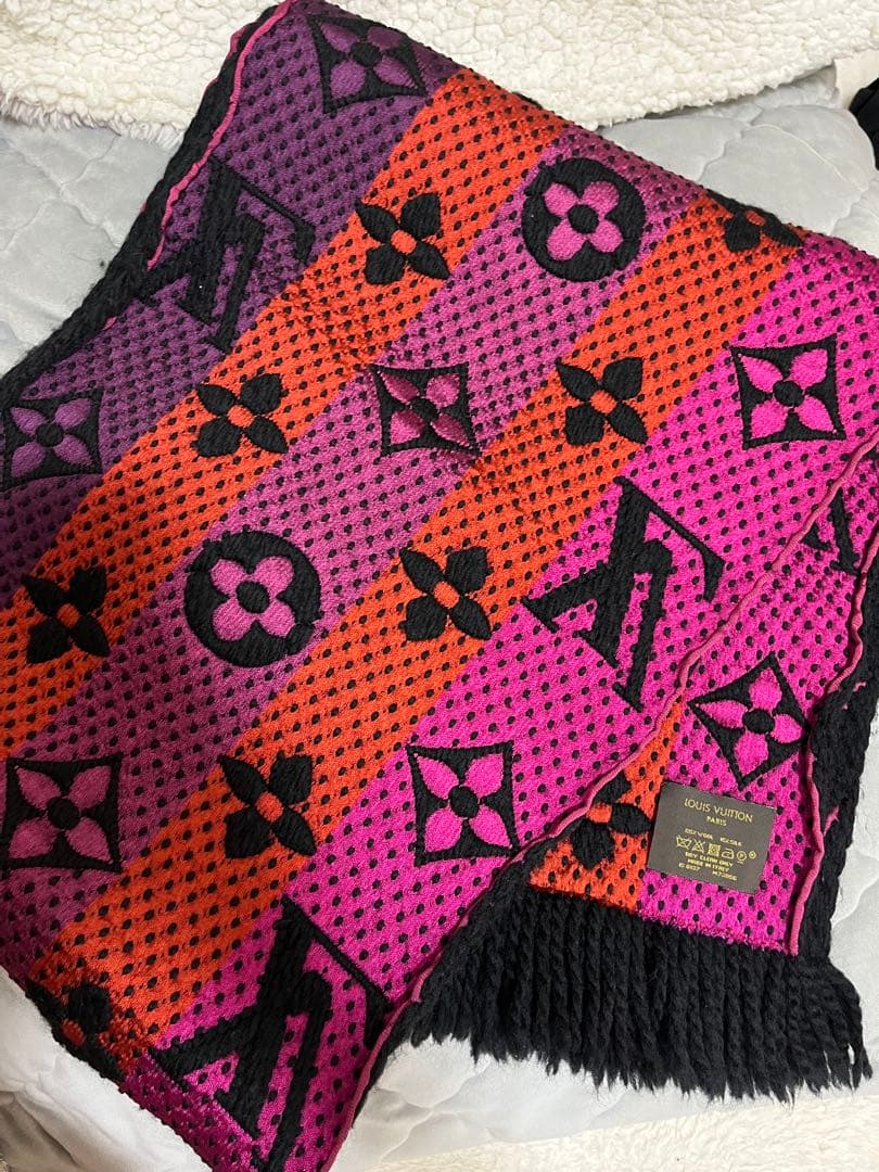 ルイ・ヴィトン マフラー 黒 ピンク オレンジ　※限定価格