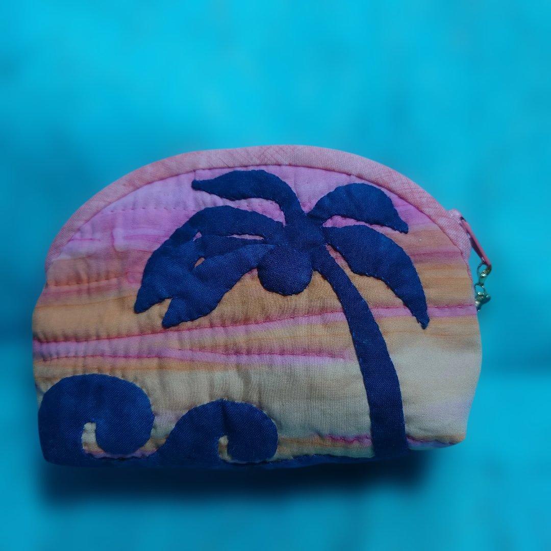 ハワイアンキルトのポーチ