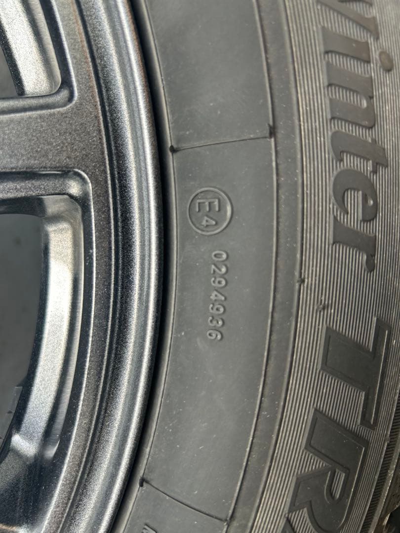 225/60R17 99Q スタッドレスタイヤ中古品　送料込み