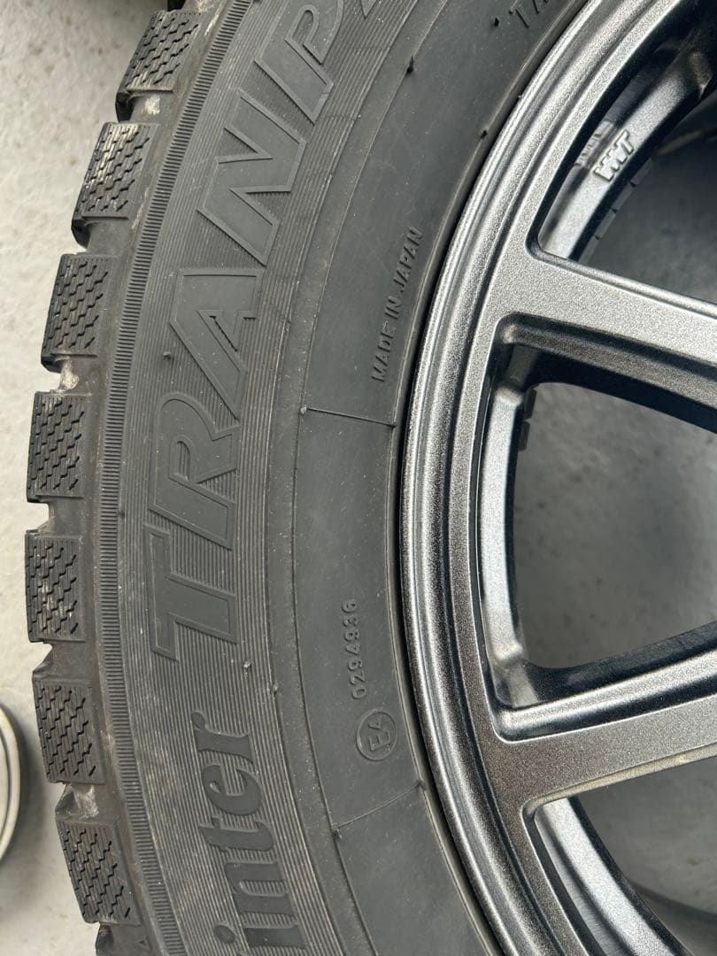 225/60R17 99Q スタッドレスタイヤ中古品　送料込み