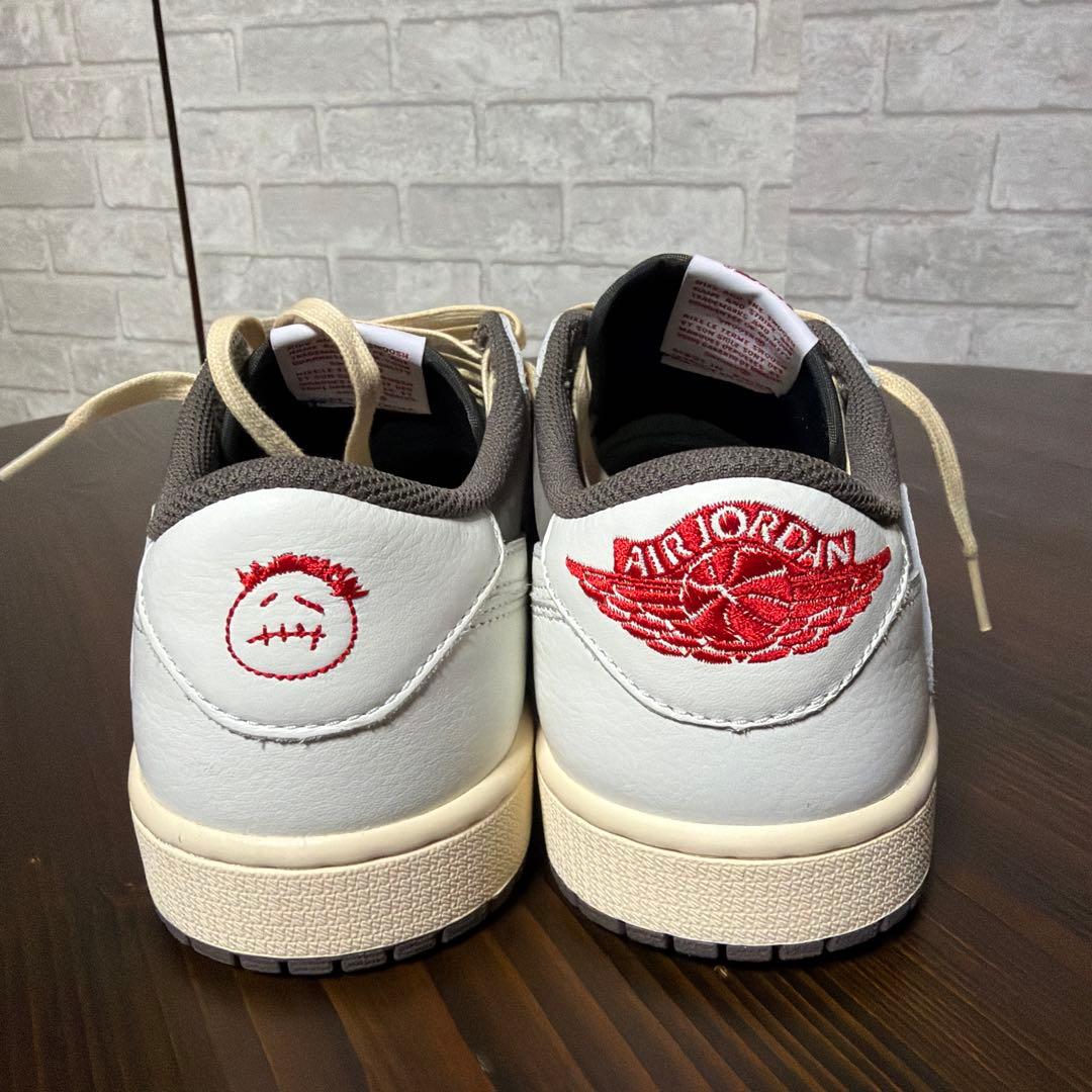 Travis Scott × Nike Air Jordan 1 リバースモカ
