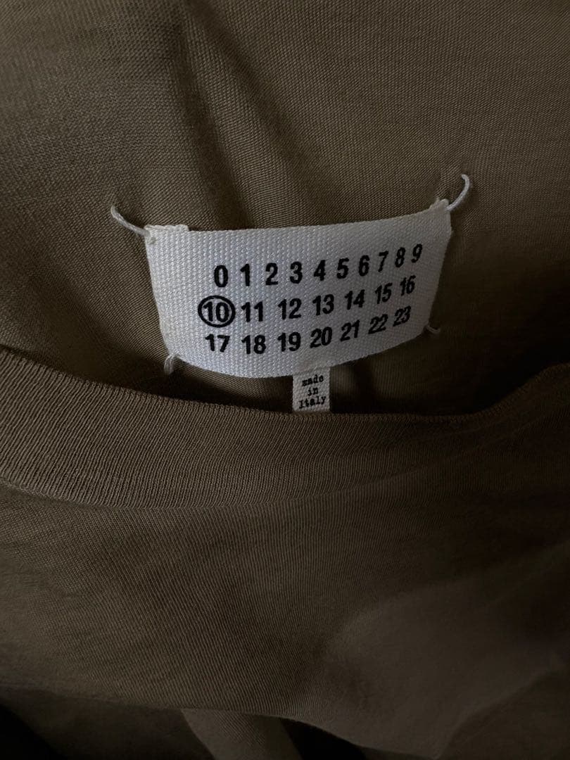 Maison Margiela オリーブ Tシャツ