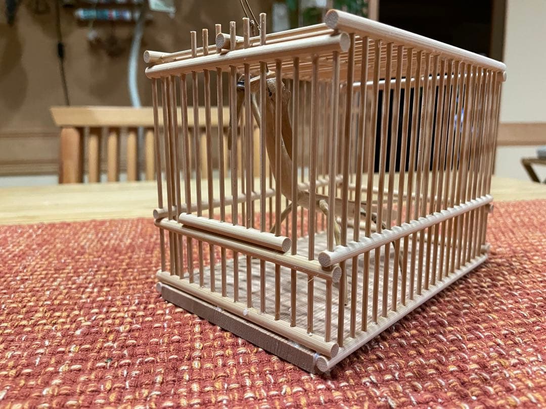 竹細工、虫籠に入ったカマキリ（竹製）