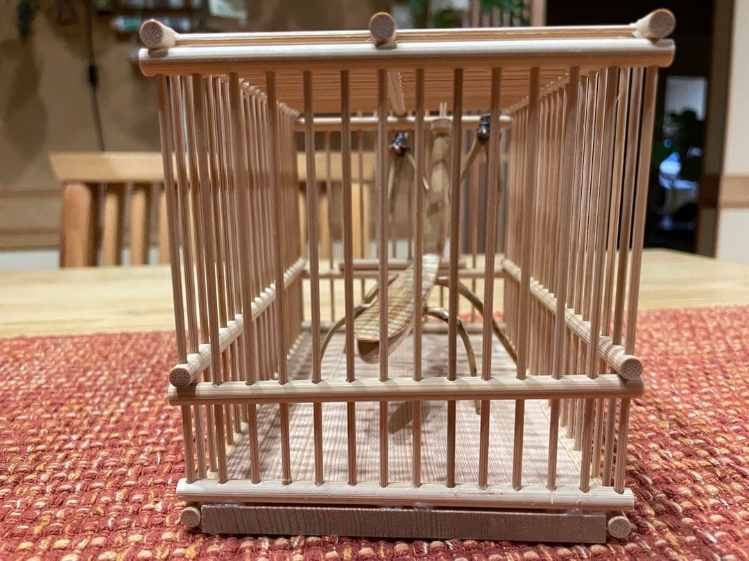 竹細工、虫籠に入ったカマキリ（竹製）