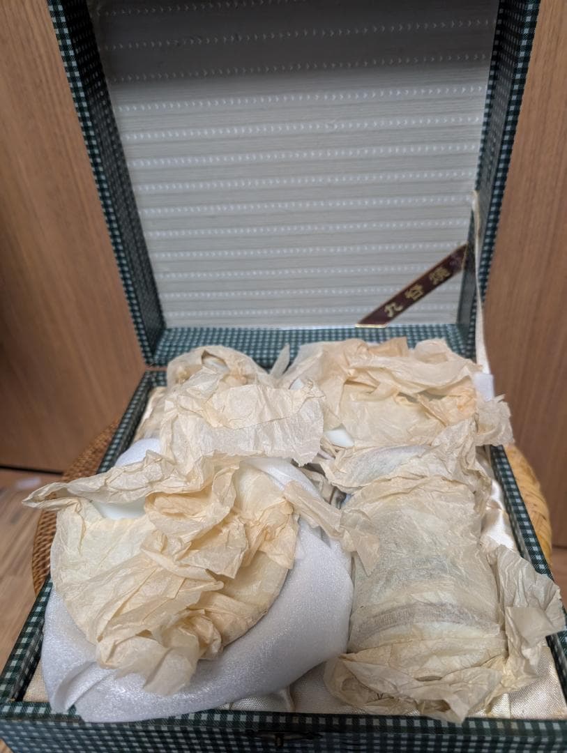 九谷焼焼き.夫婦蓋付湯呑.夫婦蓋付茶碗.金彩、色絵年代物