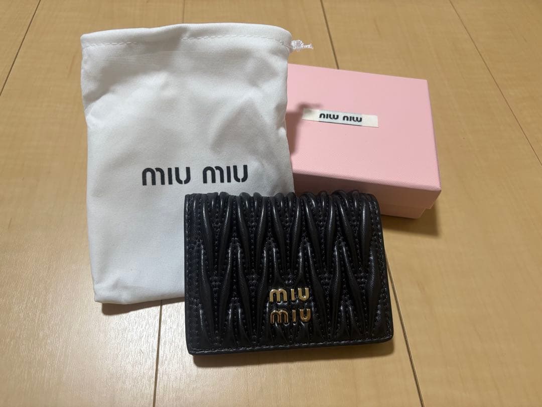 miu miu 二つ折り財布 黒 保存袋・箱付き