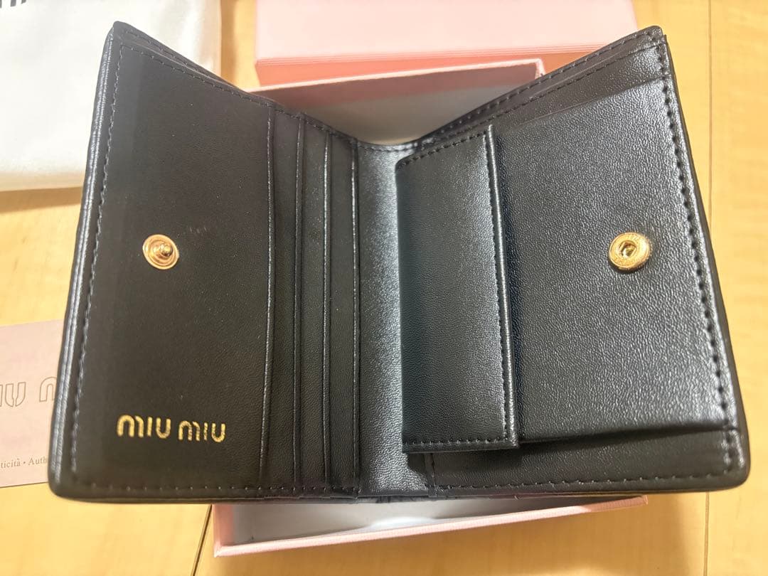 miu miu 二つ折り財布 黒 保存袋・箱付き