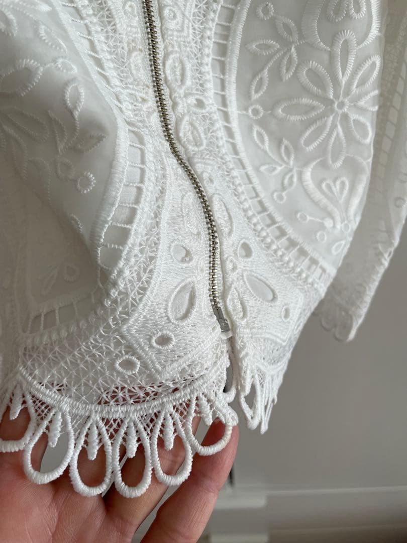 TSURU By MARIKO OIKAWA新品未使用刺繍ホワイト半袖トップス