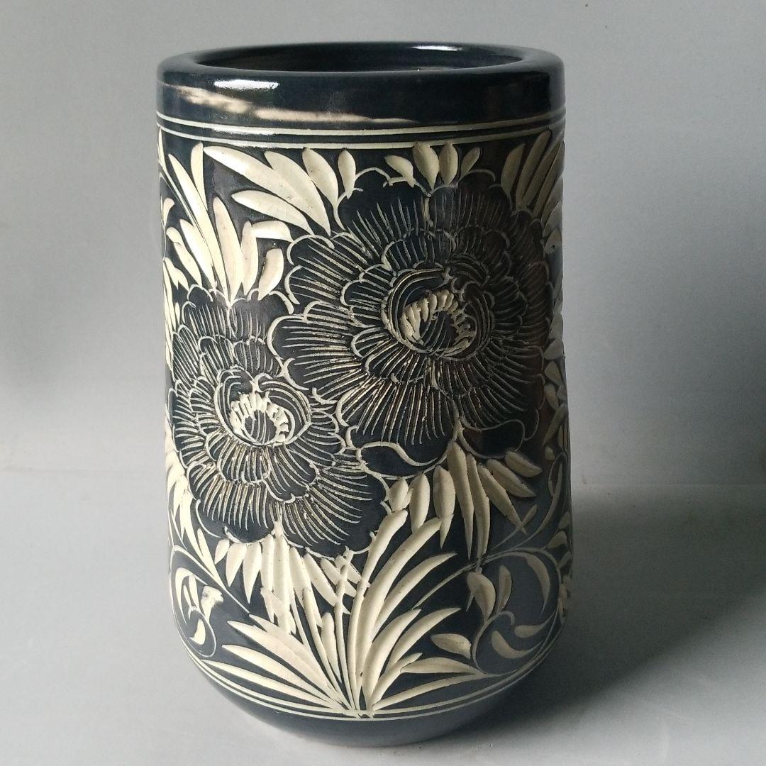 信楽焼傘立て 砲弾型黒磁釉ボタン 信楽焼 高さ４４cm