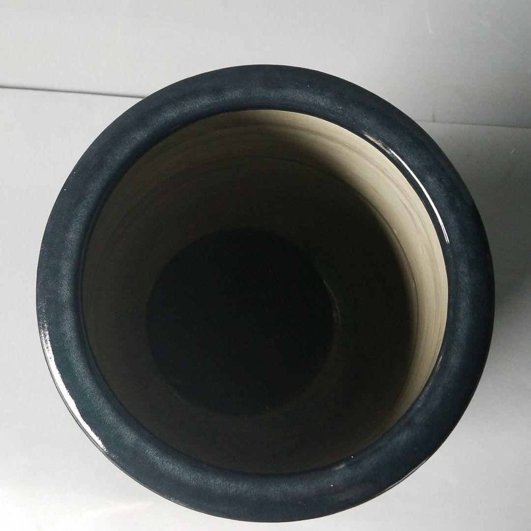 信楽焼傘立て 砲弾型黒磁釉ボタン 信楽焼 高さ４４cm