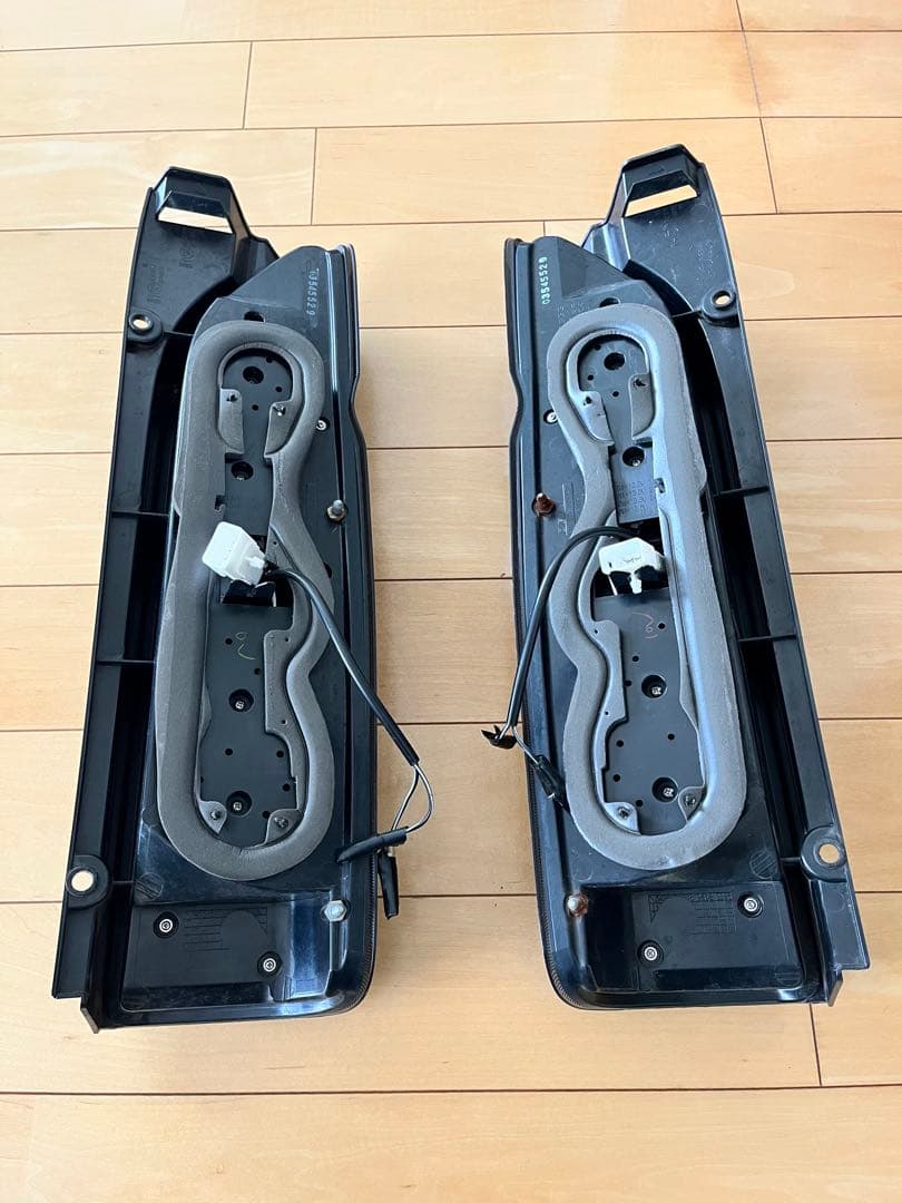 ハイエース 200系 ヴァレンティ Valenti スモークテールランプ