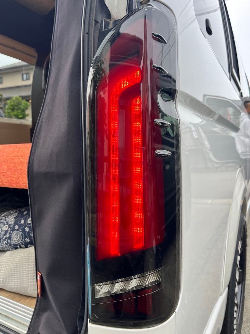 ハイエース 200系 ヴァレンティ Valenti スモークテールランプ