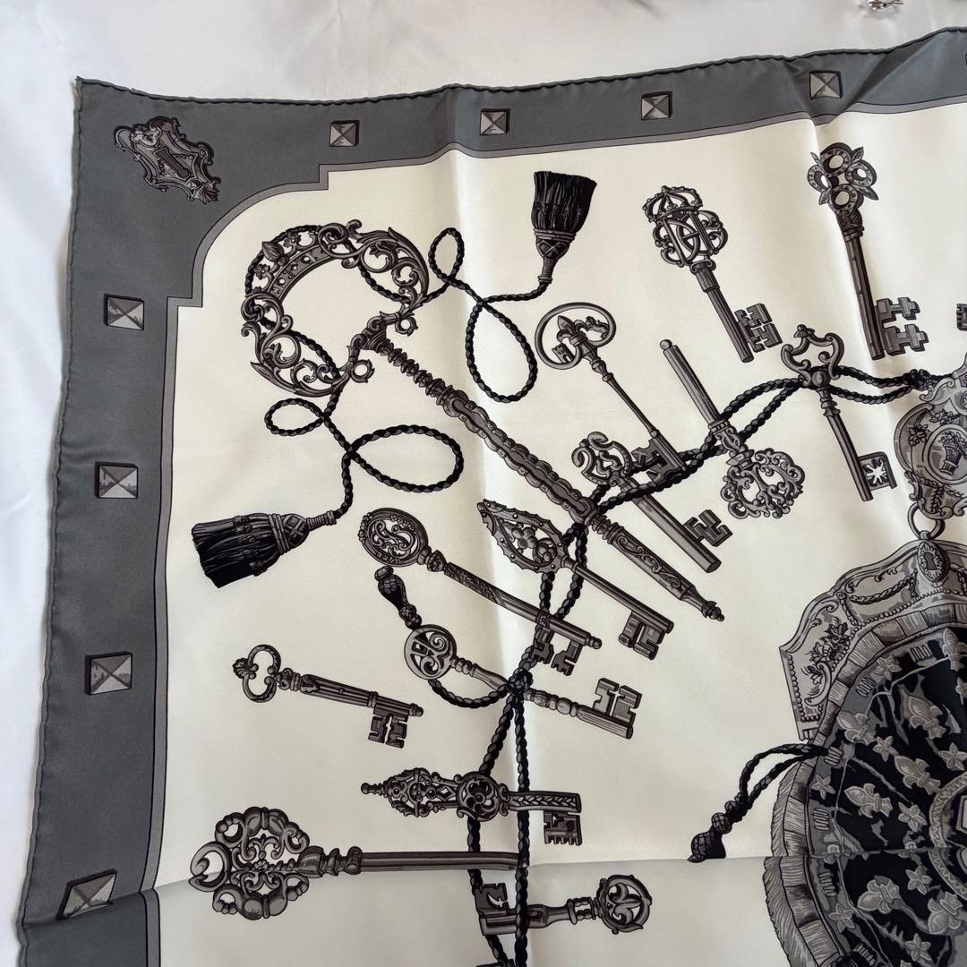 エルメス　カレ90 鍵柄　レ・クレ　グレー　スカーフ