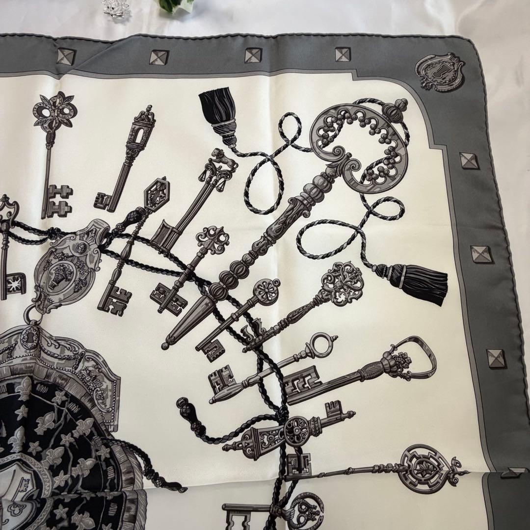 エルメス　カレ90 鍵柄　レ・クレ　グレー　スカーフ