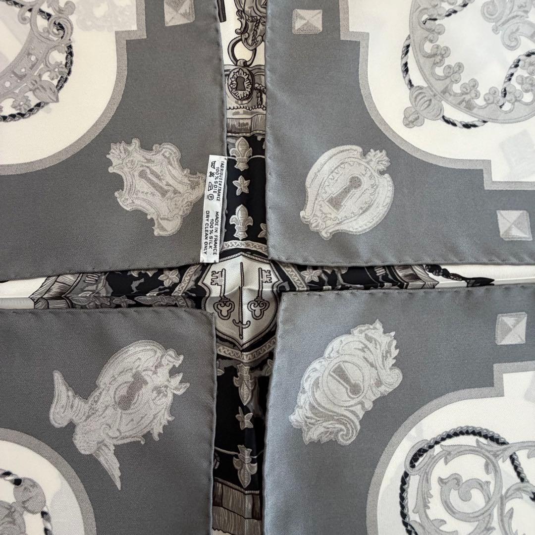 エルメス　カレ90 鍵柄　レ・クレ　グレー　スカーフ