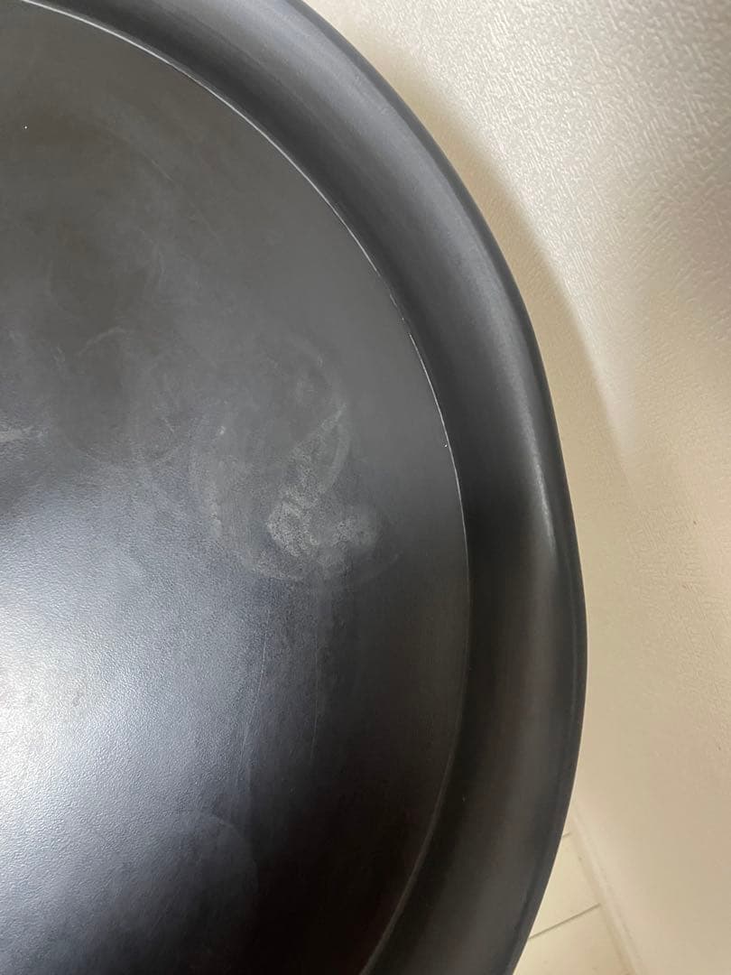 黒い円形サイドテーブル