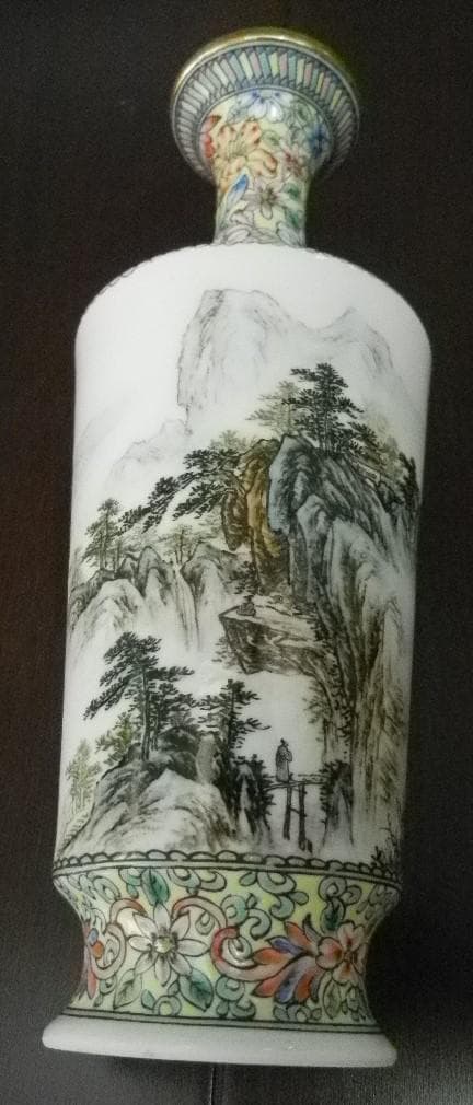 景徳鎮の薄胎花瓶 陶器 中国景徳鎮製 中国古玩 陶瓷芸術 置物 景徳鎮焼き物