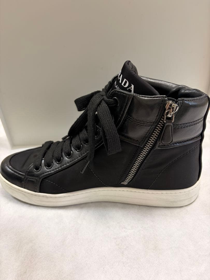 PRADA ブラック ハイカットスニーカー