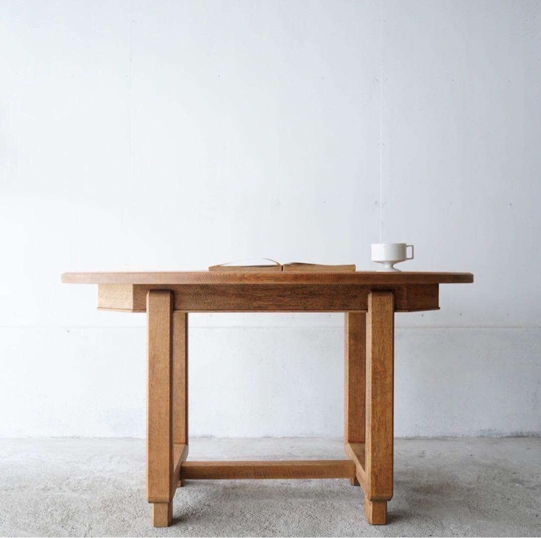 古い楢材のテーブル