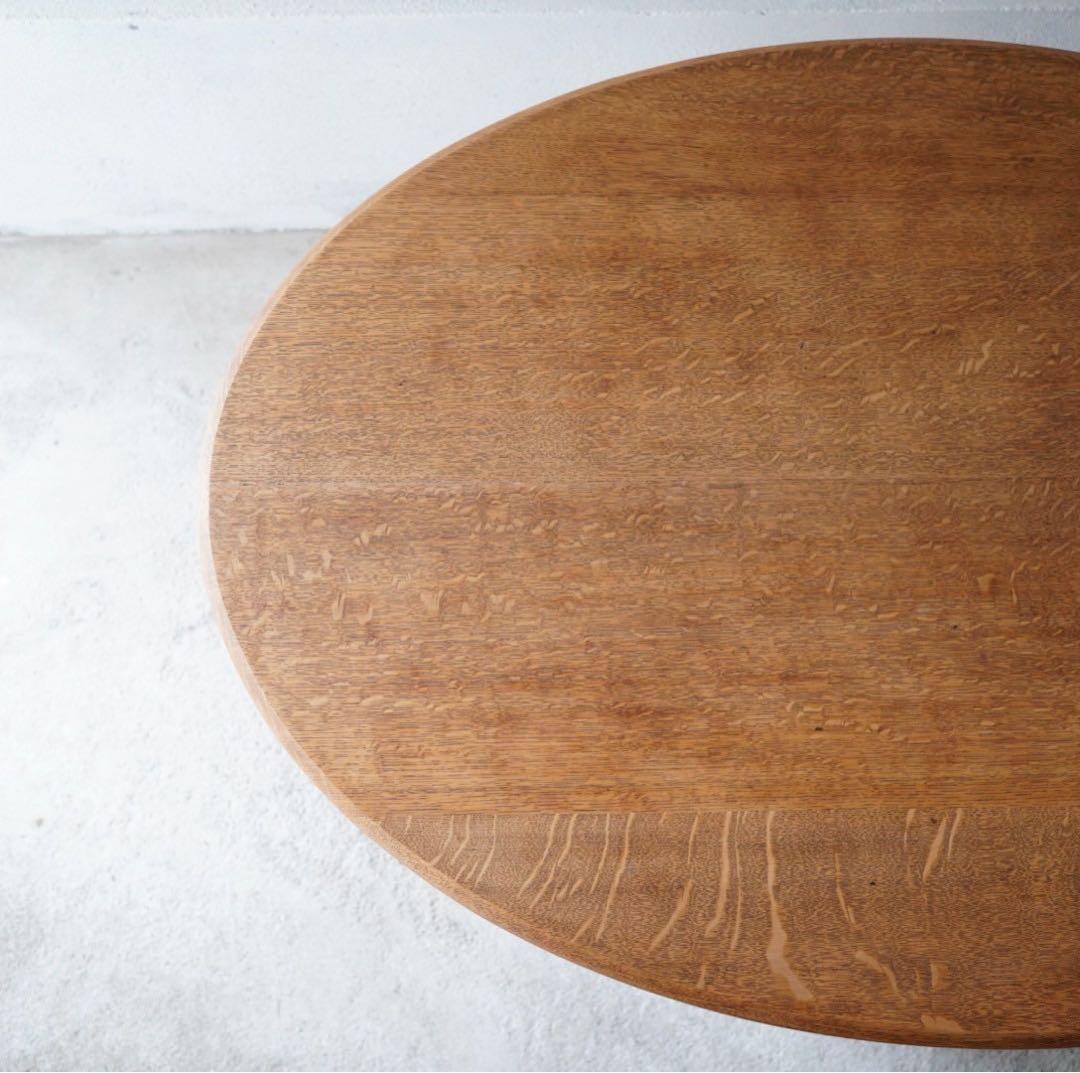 古い楢材のテーブル